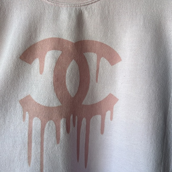 Gildan Pink Graphic Crew Neck - Picture 2 of 5